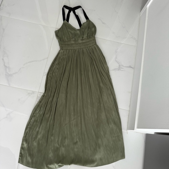 Elegant Olive Green Halter Dress - Picture 1 of 3